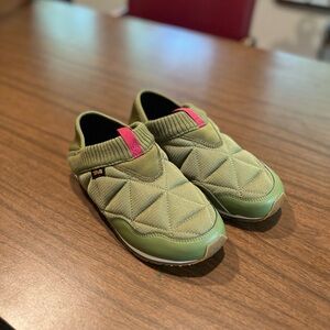 Teva Reember shoes size 8